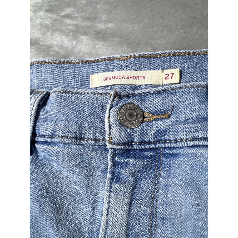 Levi’s Bermuda Shorts 27 Light Wash Denim Mid Rise Stretch Casual Minimalist - Picture 2 of 6